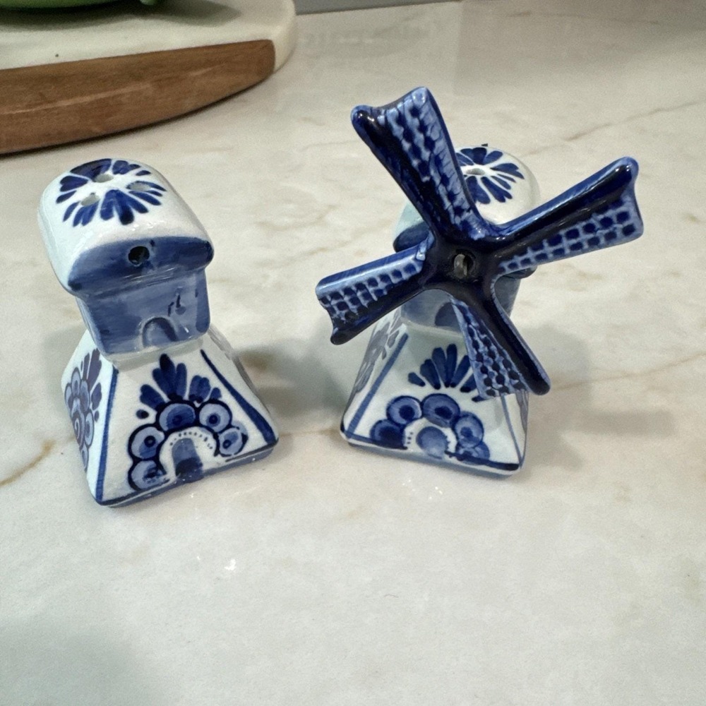 Vintage Holland Delft Blue‎ and White Moving Windmill Salt and Pepper Shakers